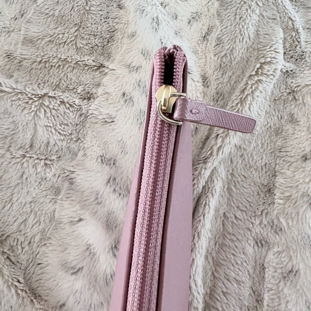 Kate Spade New York Gia Clutch/Pouch in Dusty Peony in Like New Condition.